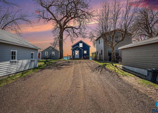 Property at 6651 Wentworth Park Dr, Wentworth, SD 57075, 1 bed, 1.5 baths