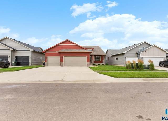 Property at 9008 W 23rd St, Sioux Falls, SD 57106, 4 beds, 3 baths