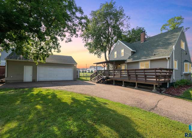 Property at 511 E 3rd St, Dell Rapids, SD 57022, 4 beds, 2 baths