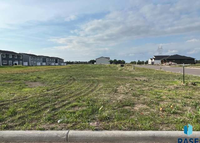 Property at 503 Bunyan Dr, Harrisburg, SD 57032