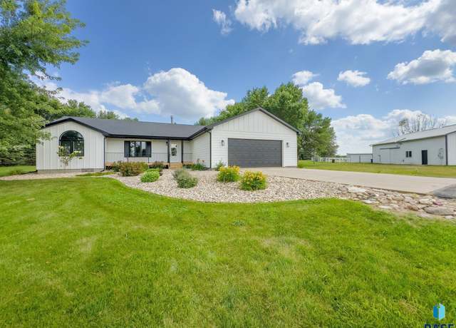 Property at 47555 271st St, Harrisburg, SD 57032, 3 beds, 2.5 baths