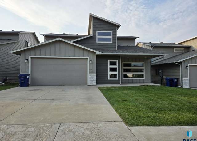 Property at 504 W Cascade St, Sioux Falls, SD 57108, 3 beds, 2.5 baths