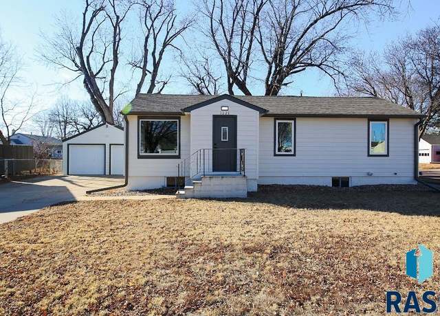 Property at 1221 N Elmwood Ave, Sioux Falls, SD 57104, 3 beds, 2 baths