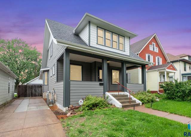 Property at 809 S Duluth Ave, Sioux Falls, SD 57104, 3 beds, 2.5 baths