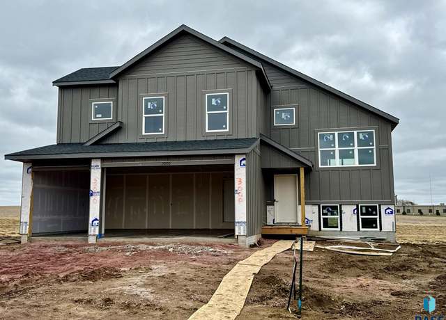 Property at 3000 S Copper Creek Ave, Sioux Falls, SD 57110, 5 beds, 3 baths
