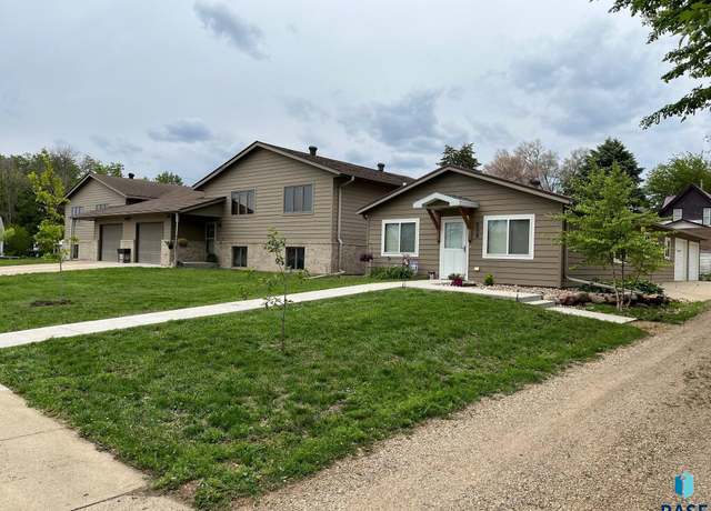 Property at 502 E 4th St, Canton, SD 57013, 10 beds, 6 baths