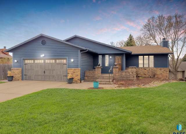 Property at 4221 E Shenandoah Trl, Sioux Falls, SD 57103, 4 beds, 3 baths