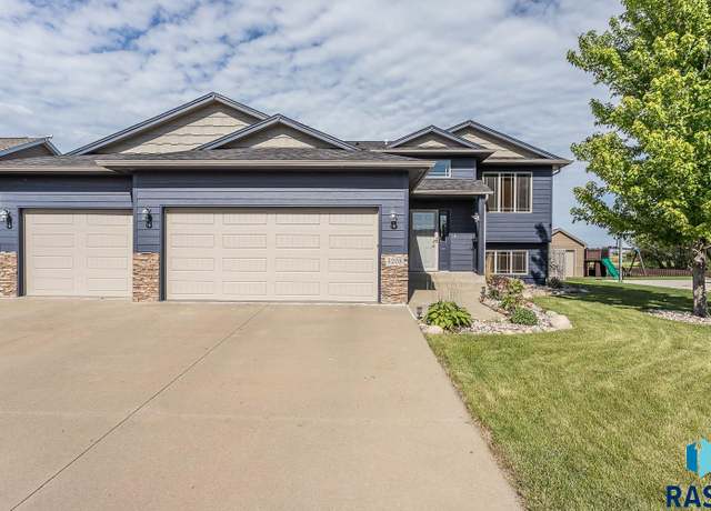 Property at 5205 S Culbert Ave, Sioux Falls, SD 57106, 3 beds, 3 baths
