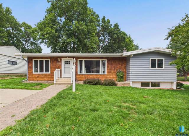 Property at 716 E 32nd St, Sioux Falls, SD 57105, 3 beds, 2 baths