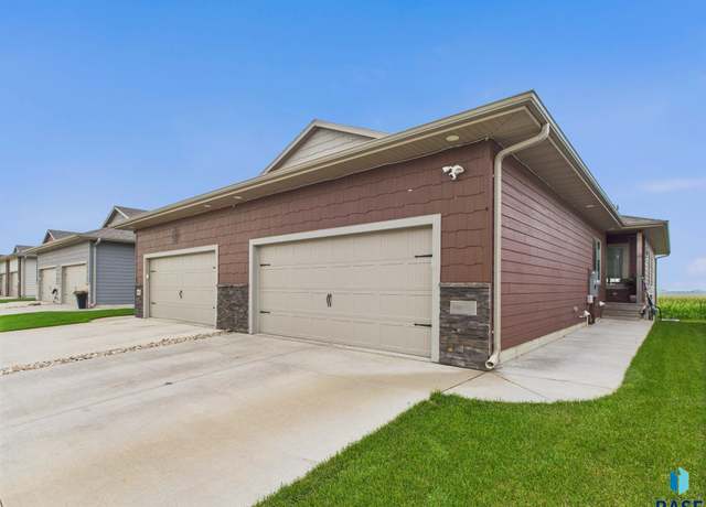 Property at 9620 W Broek Dr, Sioux Falls, SD 57106, 4 beds, 3 baths