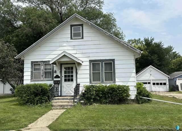 Property at 620 N Blanche Ave, Madison, SD 57042, 3 beds, 1 bath