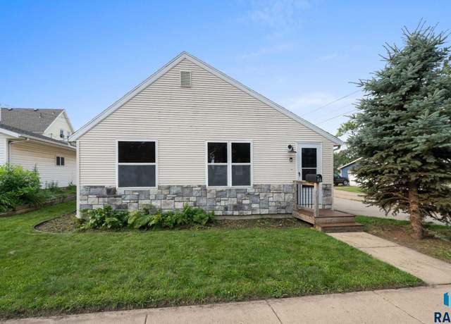Property at 719 E 4th St, Sioux Falls, SD 57103, 2 beds, 1 bath