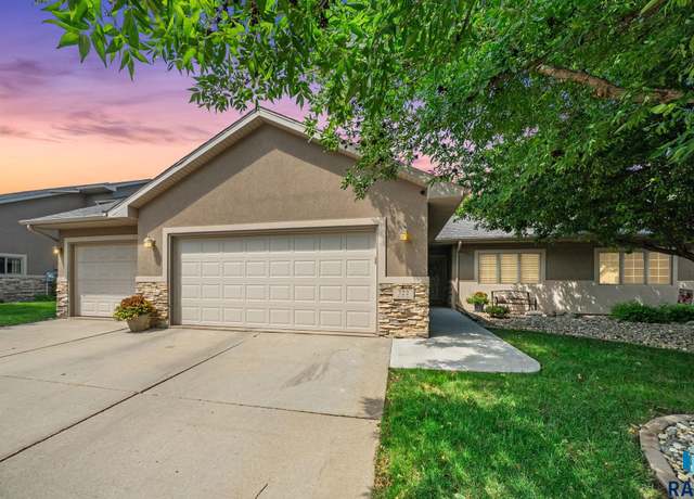 Property at 722 E 70th Pl #722, Sioux Falls, SD 57108, 2 beds, 2 baths