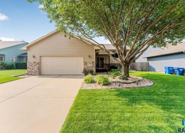 Property at 4435 E 37th St, Sioux Falls, SD 57103, 3 beds, 2 baths