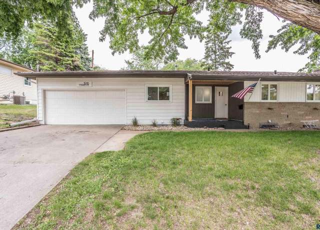 Property at 1916 S Kiwanis Ave, Sioux Falls, SD 57105, 3 beds, 2 baths