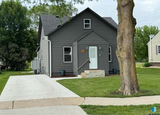 Property at 316 NW 9th St St, Madison, SD 57042, 3 beds, 1.5 baths