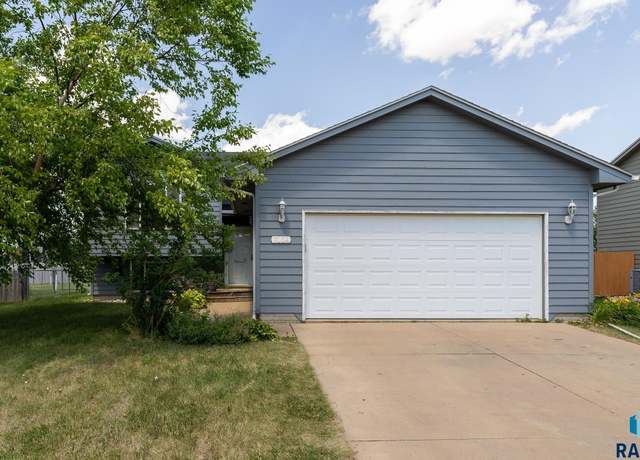 Property at 7104 W 68TH St, Sioux Falls, SD 57106, 3 beds, 2 baths