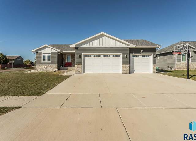 Property at 804 Johnson Creek Ct, Harrisburg, SD 57032, 3 beds, 2 baths