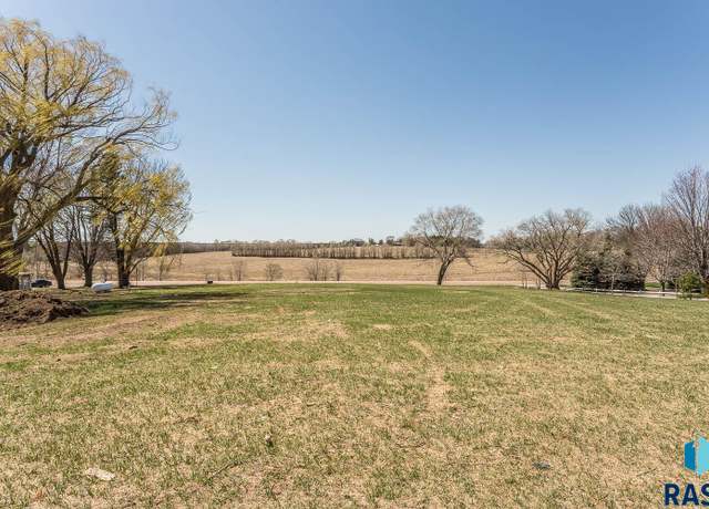Property at 1020 N Six Mile Rd, Sioux Falls, SD 57110