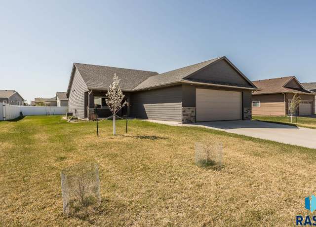 Property at 5409 S Woodsedge Trl, Sioux Falls, SD 57108, 2 beds, 2 baths