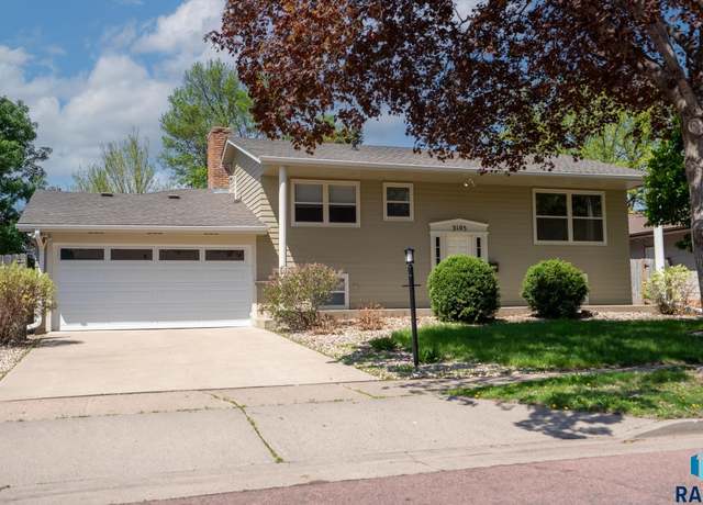 Property at 3105 Lyndale Ave, Sioux Falls, SD 57105, 4 beds, 2 baths