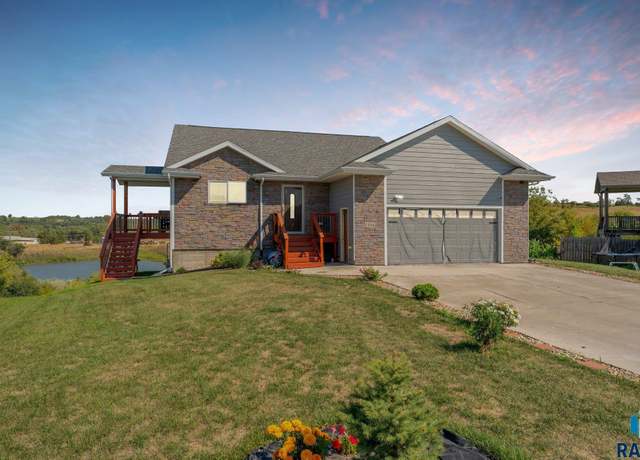 Property at 1304 N Archer Dr, Sioux Falls, SD 57103, 4 beds, 2.5 baths