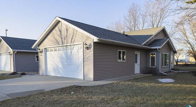 Photo of 284 7th St, Westbrook, MN 56183