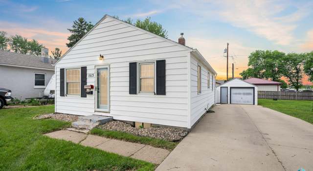 Photo of 1513 Elmwood Ave, Sioux Falls, SD 57104