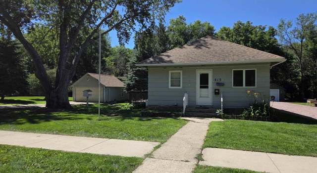 Photo of 813 E Center St, Madison, SD 57042
