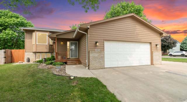 Photo of 601 Perry Ln, Harrisburg, SD 57032