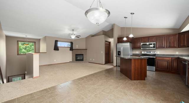 Photo of 910 Joseph Pl, Sioux Falls, SD 57106