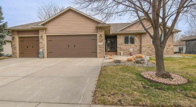 Photo of 216 E Poplar Dr, Lennox, SD 57039