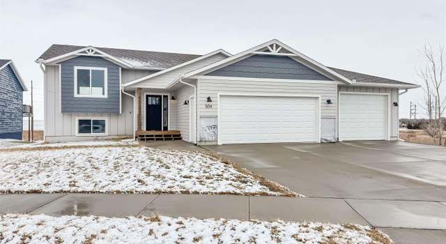 Photo of 504 Opal Ln, Hartford, SD 57033