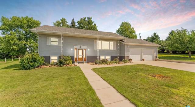 Photo of 924 Dows St, Garretson, SD 57030