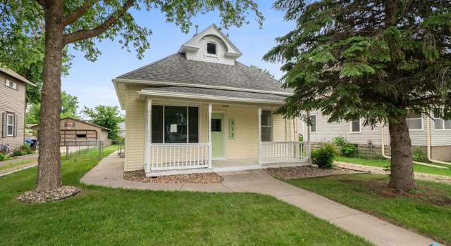 Photo of 313 E 2nd Ave, Lennox, SD 57039