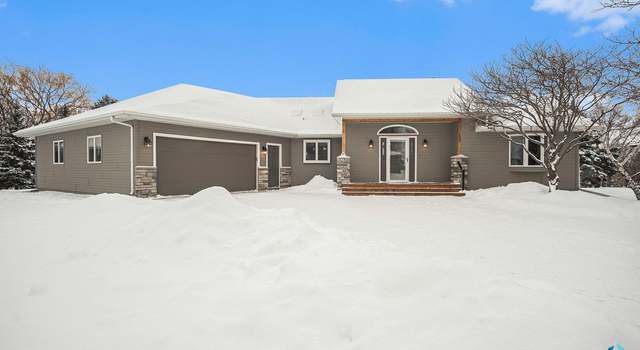 Photo of 1027 Twin Oaks Dr, Madison, SD 57042