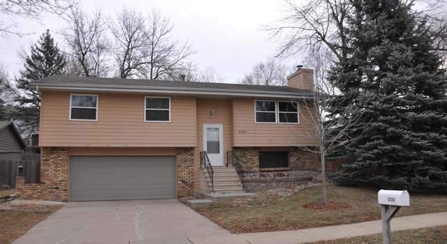 Photo of 2324 S Woodbine Ln, Sioux Falls, SD 57103
