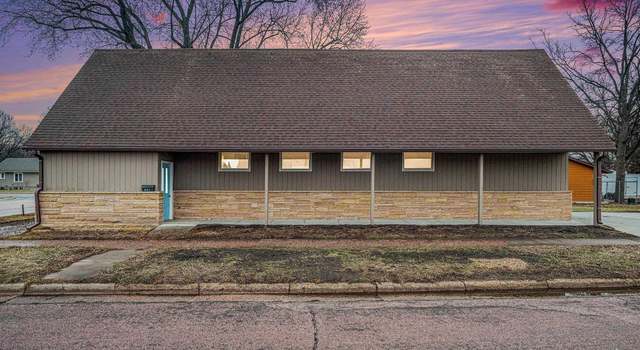Photo of 607 NE 3rd St, Madison, SD 57042
