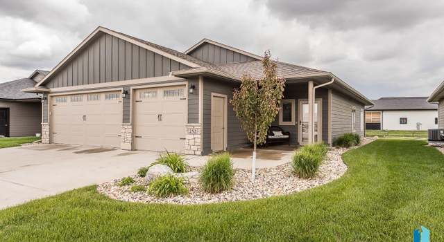 Photo of 252 Devitt Dr, Harrisburg, SD 57032