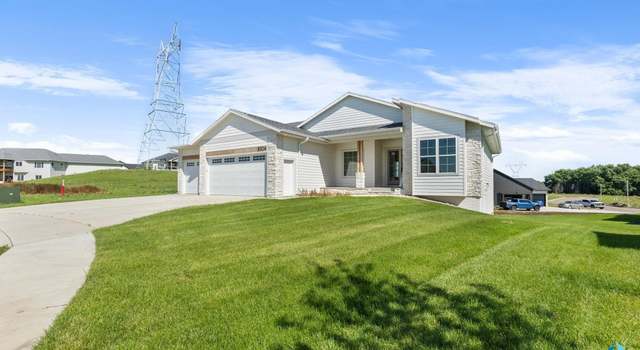 Photo of 8304 Sheridan Cir, Sioux Falls, SD 57110