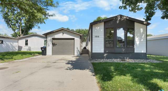 Photo of 1010 S Ruby Pl, Sioux Falls, SD 57106