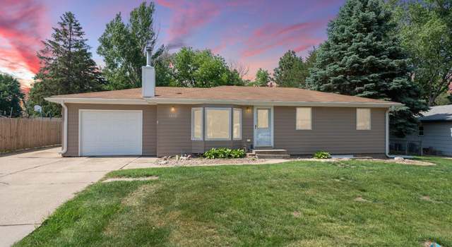 Photo of 2013 E Sylvan Cir, Brandon, SD 57005