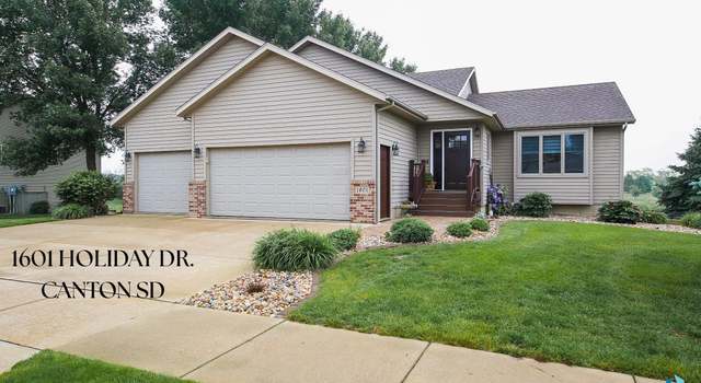Photo of 1601 Holiday Dr, Canton, SD 57013