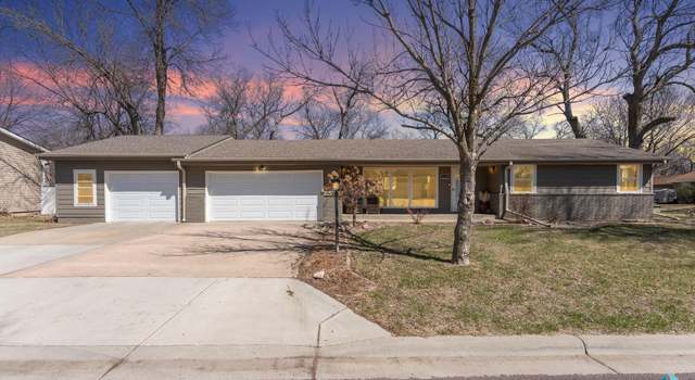 Photo of 2220 E Sylvan Cir, Brandon, SD 57005