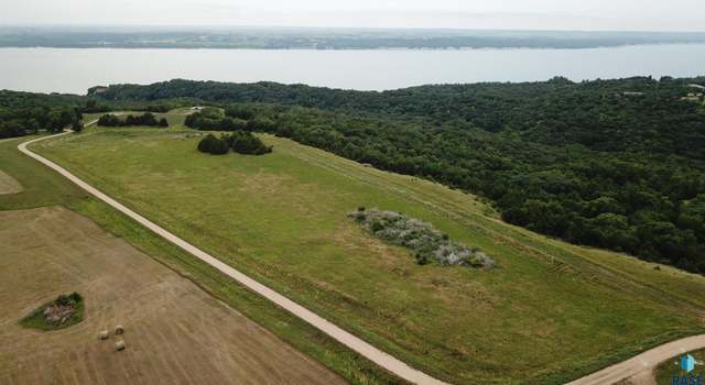 Photo of 3 Lake Forest Estates Rd, Tabor, SD 57063