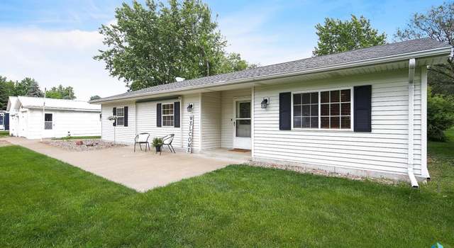 Photo of 610 S Garfield St, Lennox, SD 57039