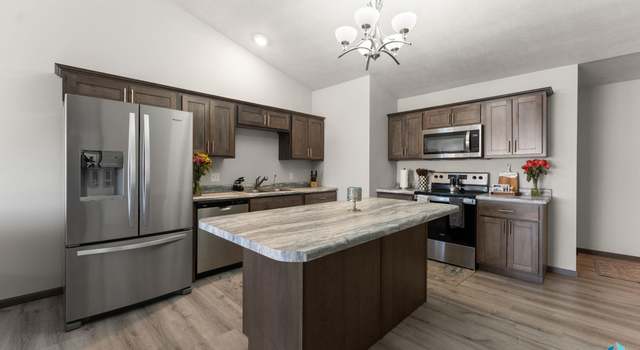 Photo of 1807 N Oberg Cir, Sioux Falls, SD 57103