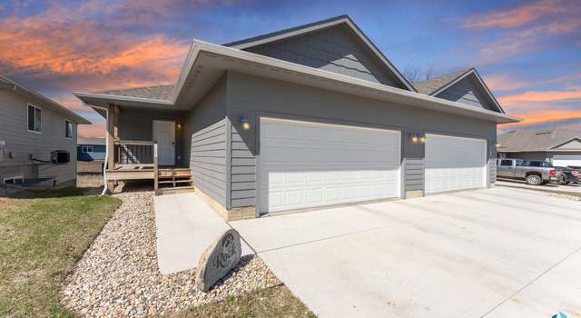 Photo of 1807 N Oberg Cir, Sioux Falls, SD 57103