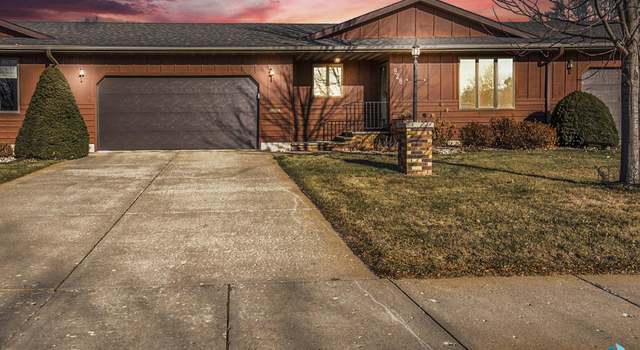 Photo of 928 NE 3rd St, Madison, SD 57042