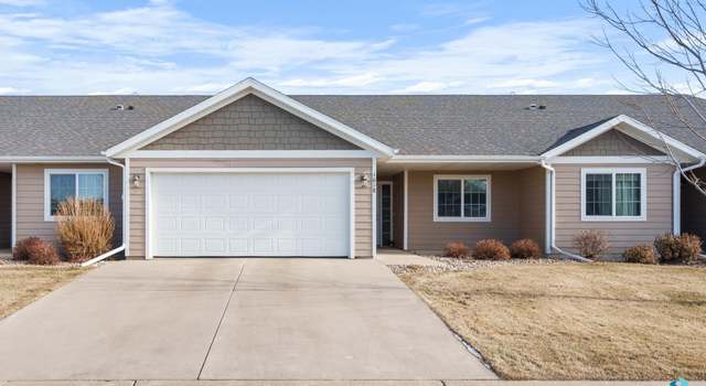 Photo of 1018 N Crestfield Pl, Sioux Falls, SD 57107